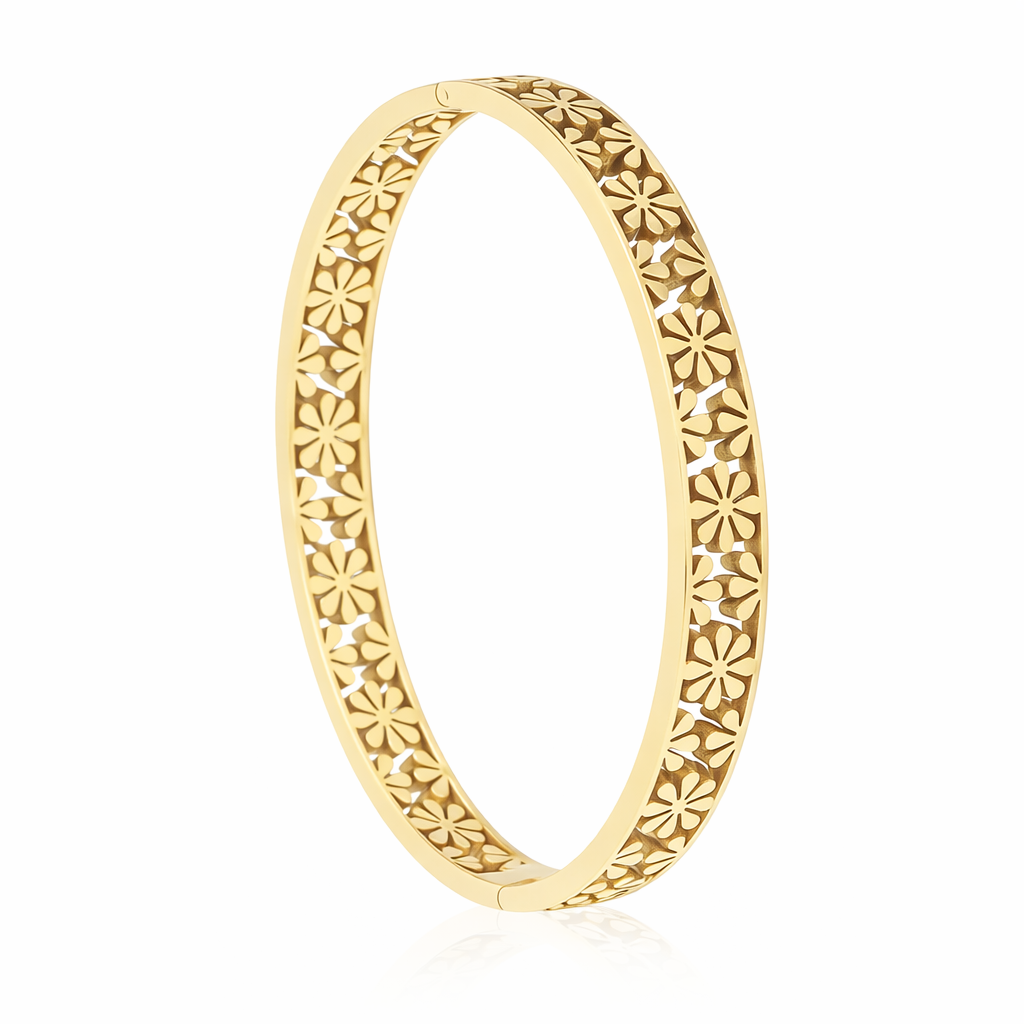 Thea Armreif Gold aus 18k vergoldetem Edelstahl mit floralem Blumen-Stanzmuster.