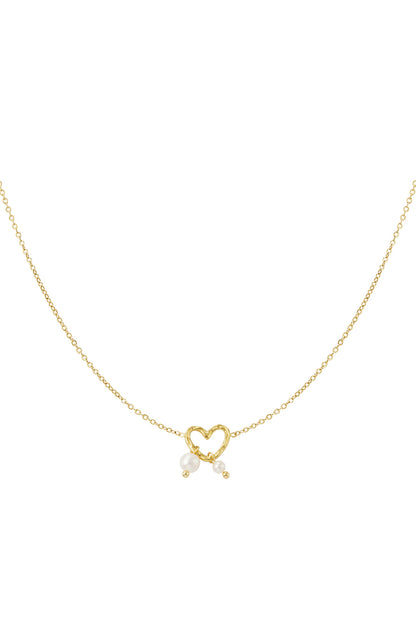 Die Halskette Nora aus Edelstahl ist ein stilvolles Accessoire, das durch seinen charmanten Herzanhänger und zwei dezente Perlen besticht. Der Herzanhänger symbolisiert Liebe und Verbundenheit, was die Kette ideal als Geschenk oder als Ausdruck der eigenen Persönlichkeit macht.