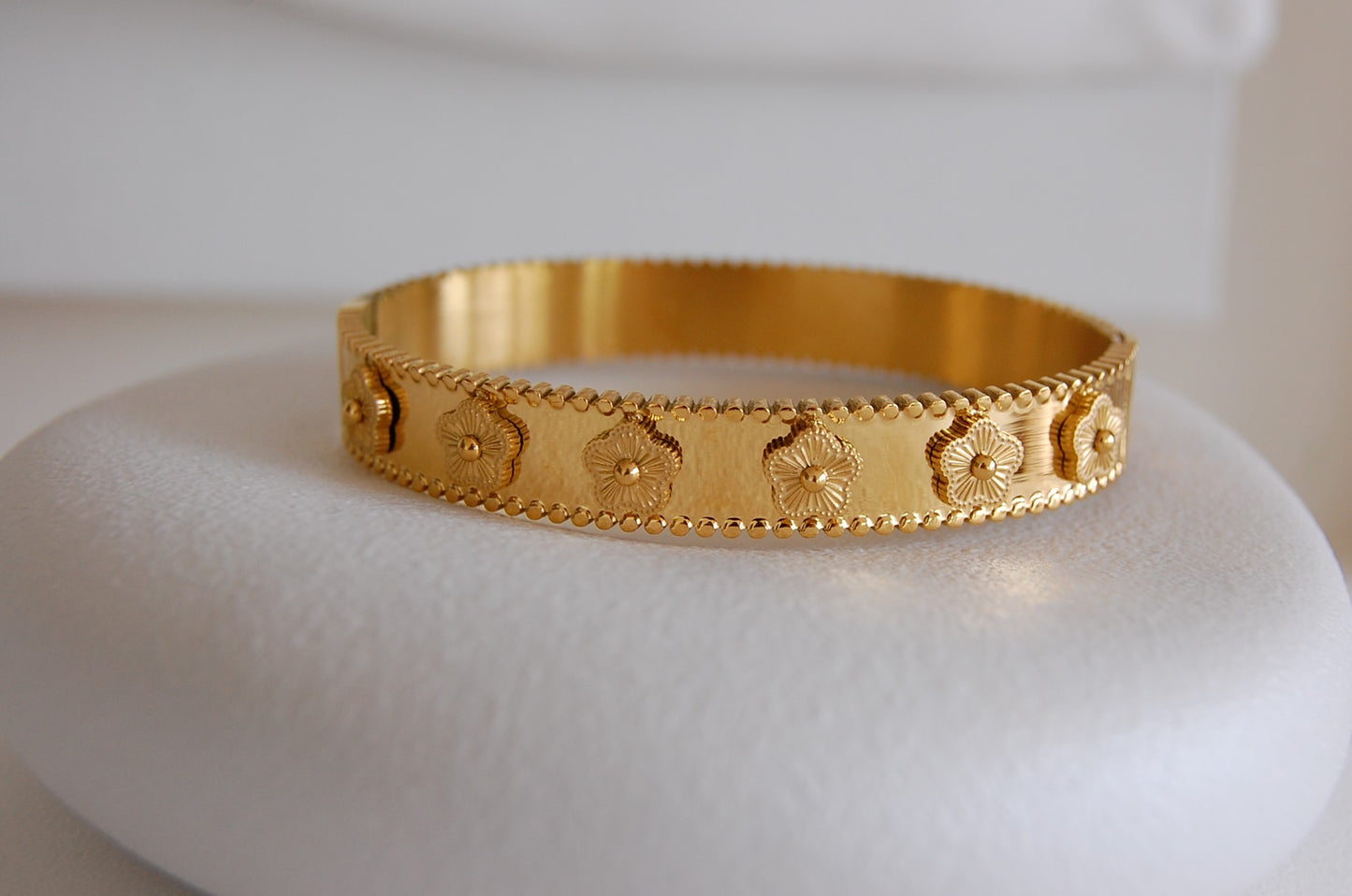 VICTORIA GOLD ARMBAND
