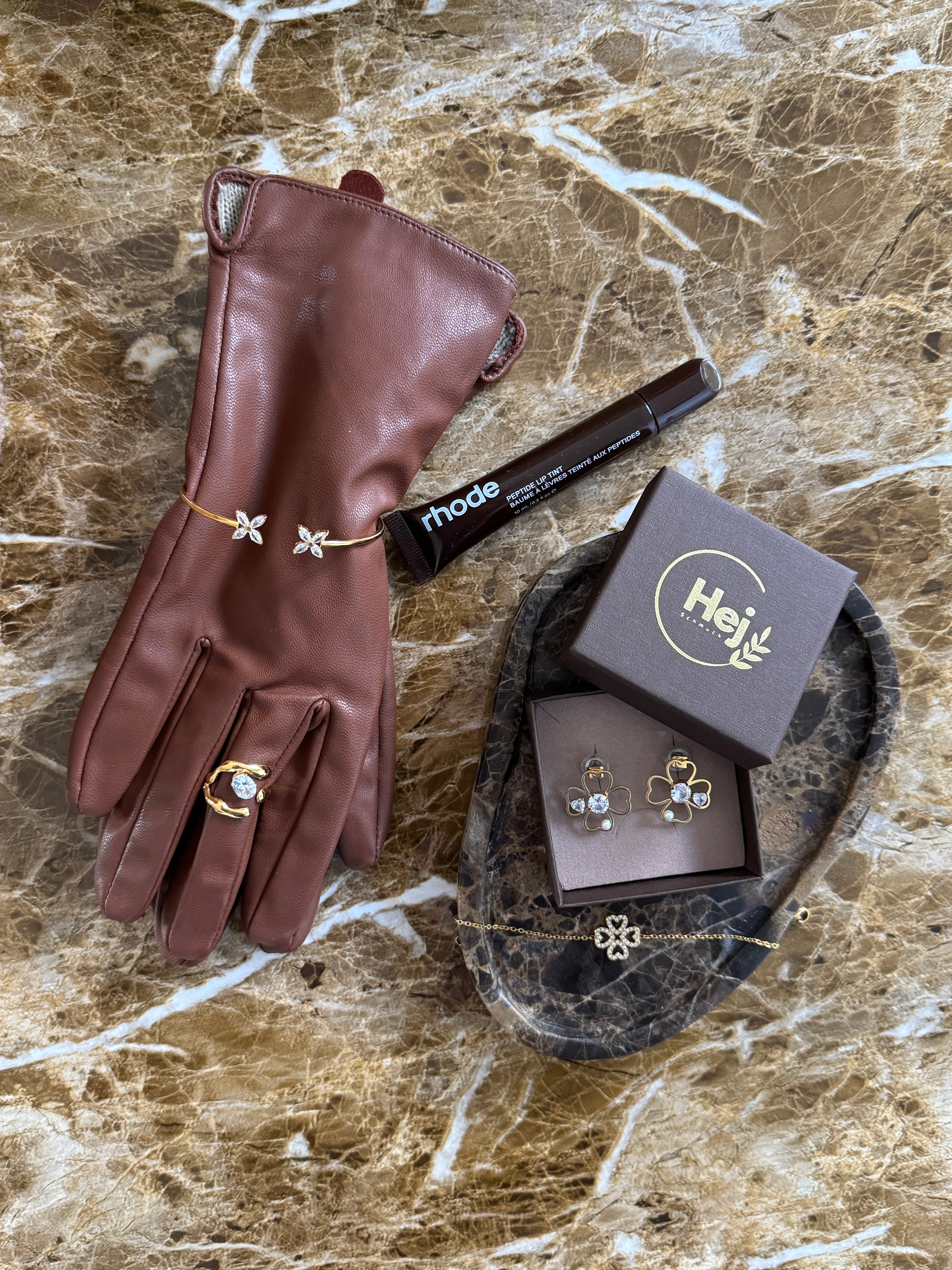 Goldene Schmuckstücke