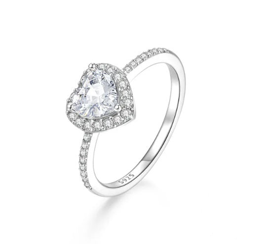 Malia Herzring 925 Sterling Silber mit 5A Zirkonia Herzschliff und Halo.