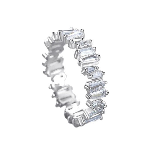 EMMI Verlobungsring aus 925 Sterling Silber mit 5A Zirkonia Baguette-Steinen im Eternity-Design.