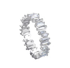 EMMI Verlobungsring aus 925 Sterling Silber mit 5A Zirkonia Baguette-Steinen im Eternity-Design.
