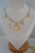 Goldene By The Sea Halskette mit Seepferdchen und Muschel Anhänger, wasserfester Schmuck aus Edelstahl von Hejschmuck.