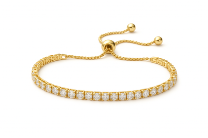 Tennisarmband aus kupfervergoldetem Metall mit funkelnden Zirkonia-Steinen, verstellbarem Schiebeverschluss und elegantem, glänzendem Design.