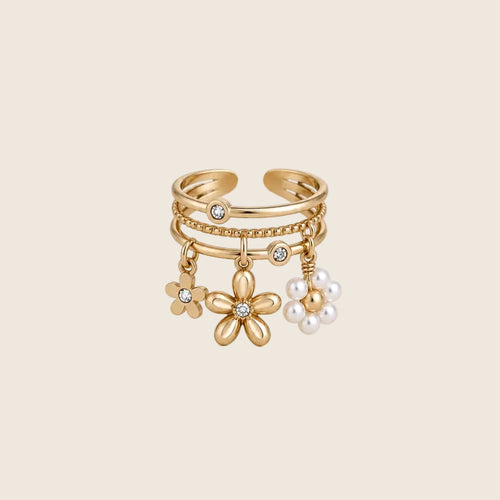 Adele Ring aus 14k vergoldetem Edelstahl in dreireihiger Optik mit drei verspielten Blumen-Anhängern und Zirkonia.