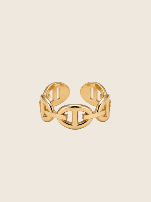 Verstellbarer Aura Ring in Gold aus 14k vergoldetem Edelstahl im eleganten Ankerketten-Design auf hellem Grund.