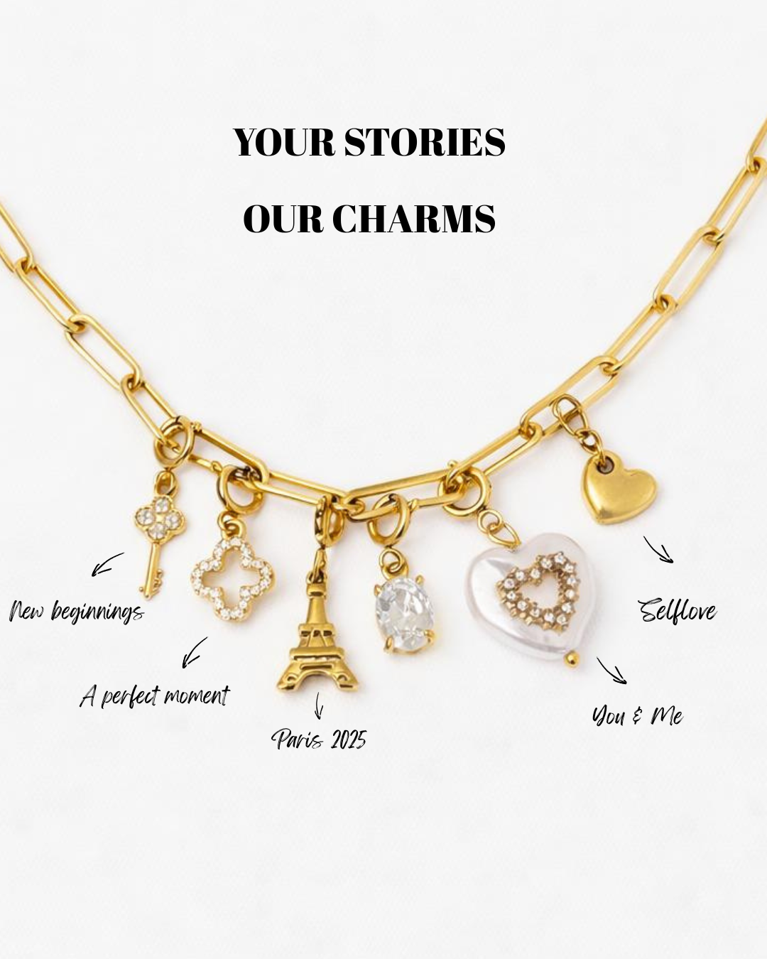 Personalisierte goldfarbene Charm-Halskette aus Edelstahl mit Herz-, Schlüssel-, Kleeblatt-, Perlen- und Eiffelturm-Charms – gestalte deine individuelle Schmuckgeschichte mit Hejschmuck.