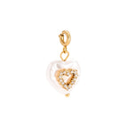Goldener Eiffelturm Charm Anhänger aus 14k vergoldetem Edelstahl mit Klickverschluss, 1,5 cm groß, vor weißem Hintergrund.