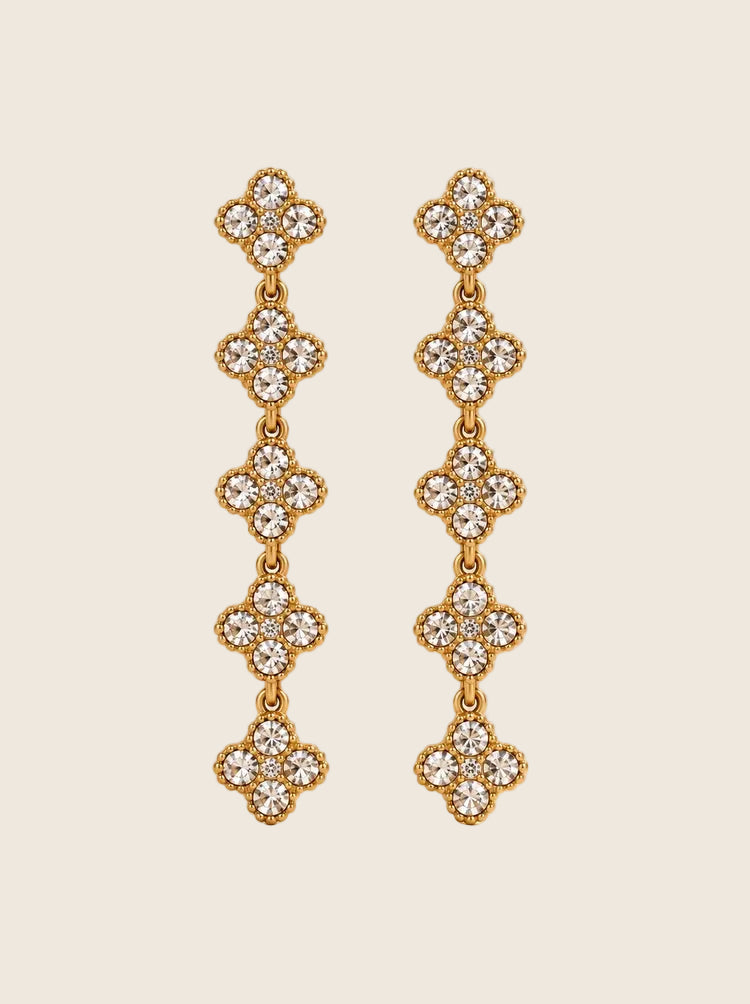 Lange Crystal Bloom Ohrringe in Gold mit kaskadierenden Zirkonia-Kleeblättern.