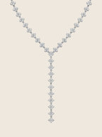 Crystal Blossom Y-Halskette aus silbernem Edelstahl mit durchgehendem Zirkonia-Besatz.