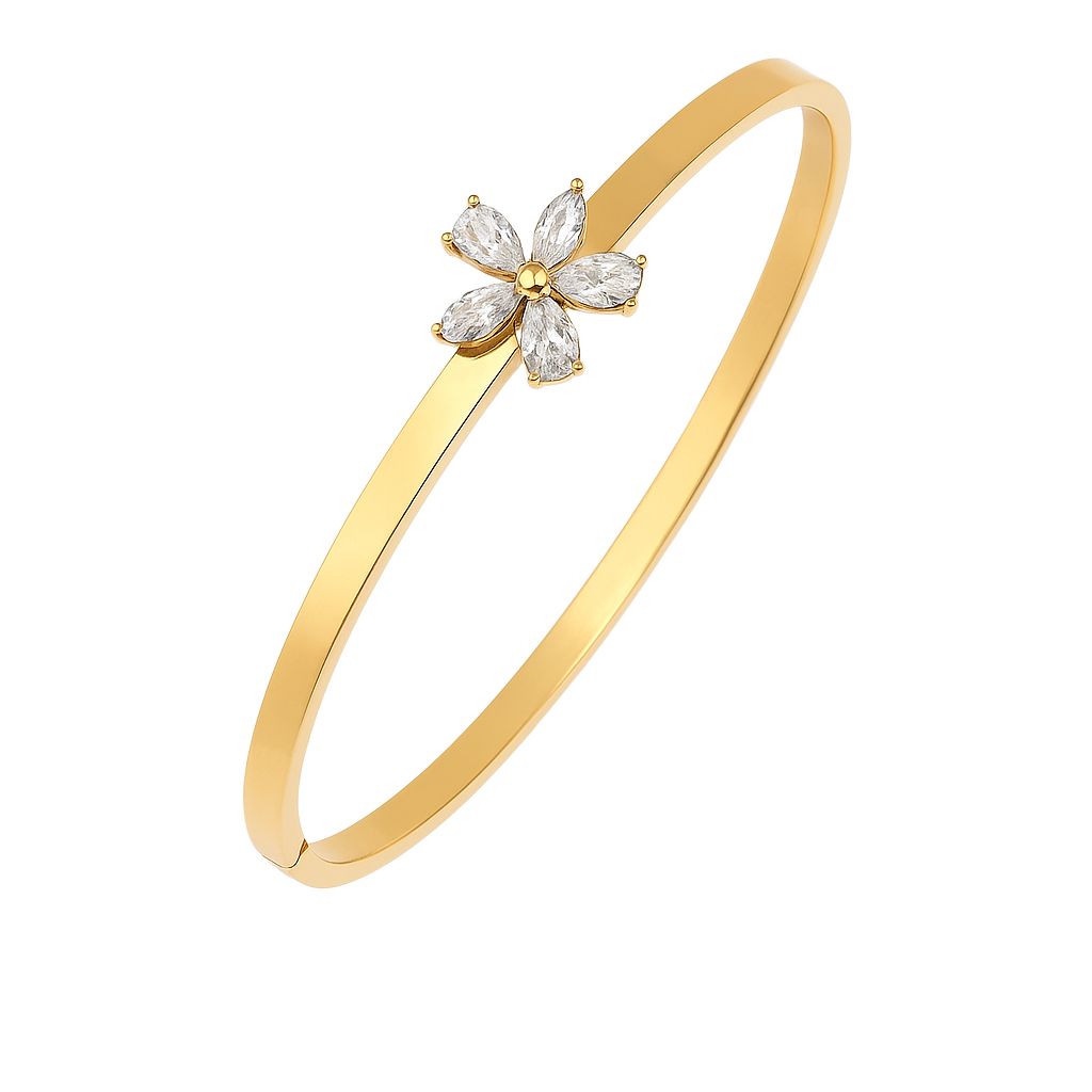Eleganter goldfarbener Armreif aus Edelstahl mit 18K Vergoldung, verziert mit funkelnden weißen Zirkonia in zarter Blumenform.