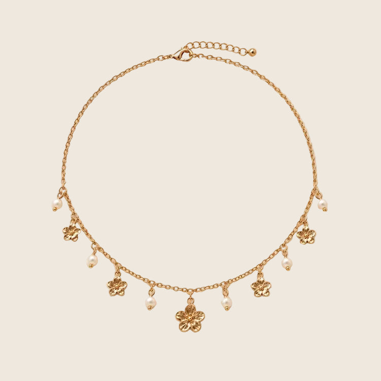 Fiora Halskette in Gold mit Blüten-Charms und kleinen Perlen, Edelstahl 14k vergoldet