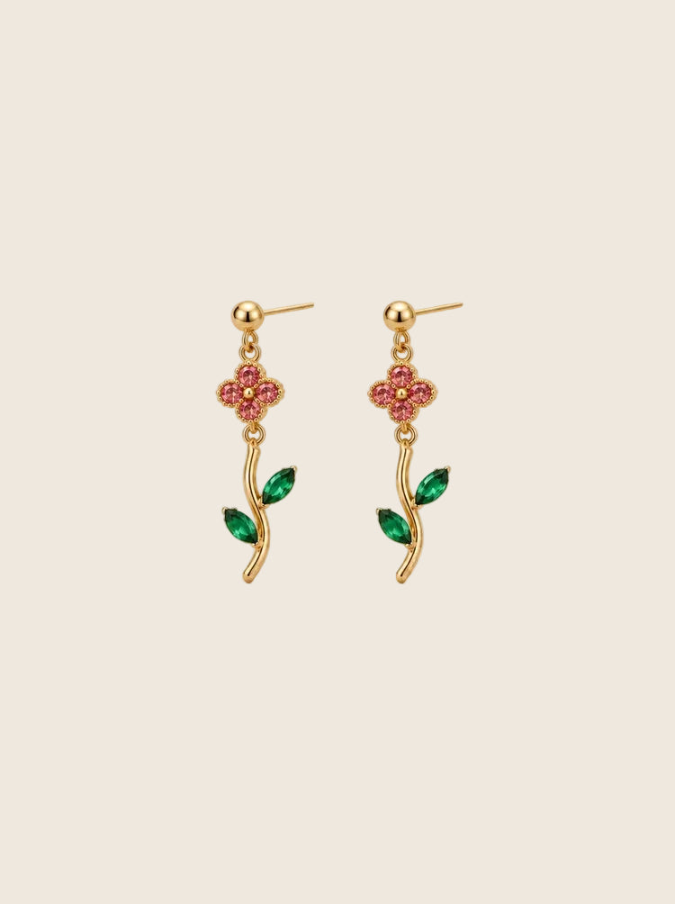Gardenia Ohrstecker aus 14k vergoldetem Edelstahl mit rosa Zirkonia-Blüten und grünen Blättern