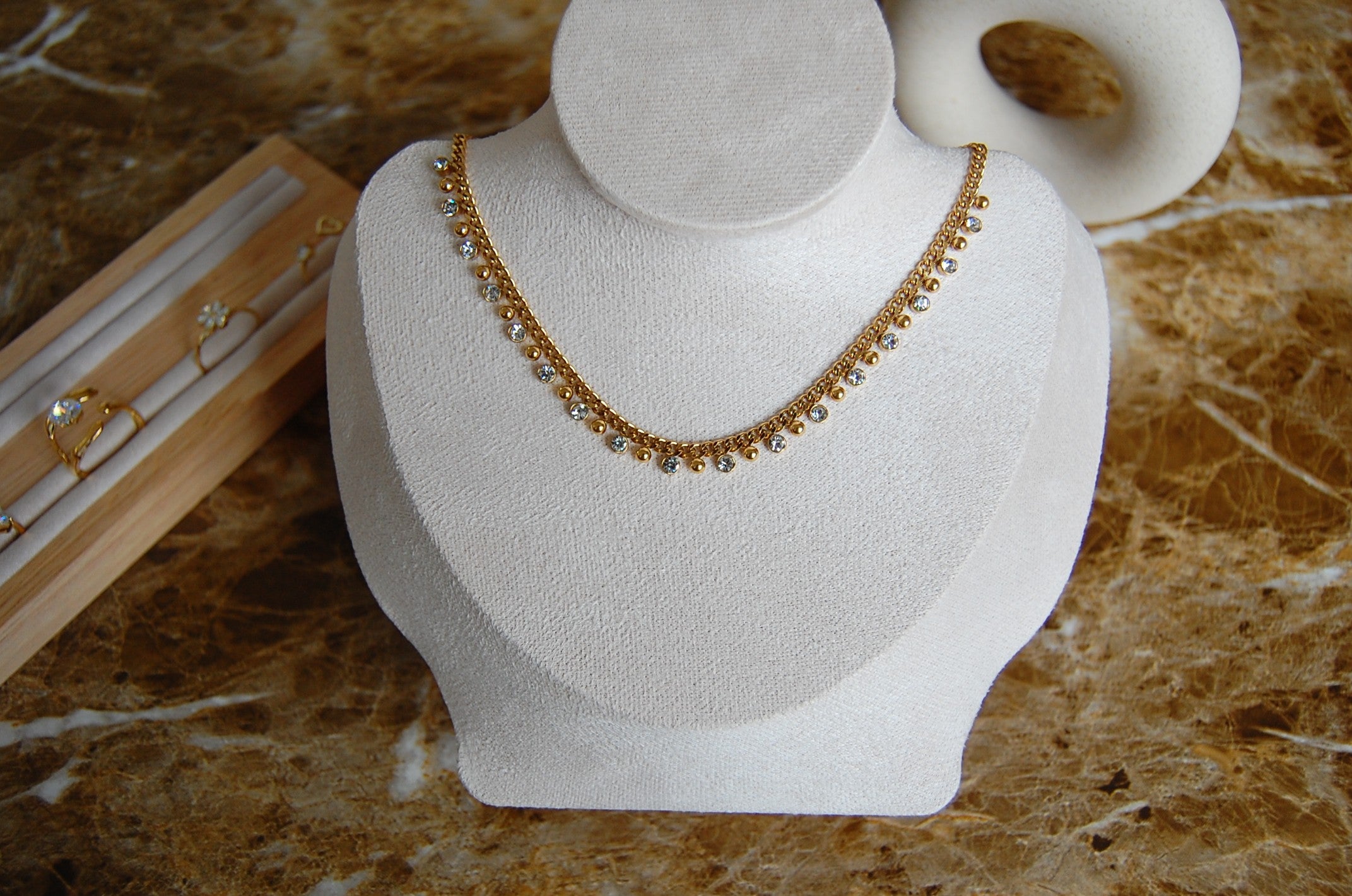 Elegante Damen Halskette Nova aus Edelstahl mit 18K-Vergoldung 