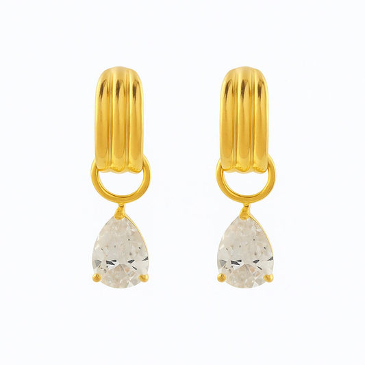 Goldene Mini Creolen aus Edelstahl mit 18K Vergoldung und funkelnden Zirkonia-Steinchen – zarter, eleganter Ohrschmuck für Damen.