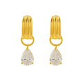 Goldene Mini Creolen aus Edelstahl mit 18K Vergoldung und funkelnden Zirkonia-Steinchen – zarter, eleganter Ohrschmuck für Damen.