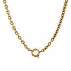 Luna Chain Halskette aus 18k vergoldetem 316L Edelstahl mit 13,6mm Ringverschluss auf weißem Hintergrund.