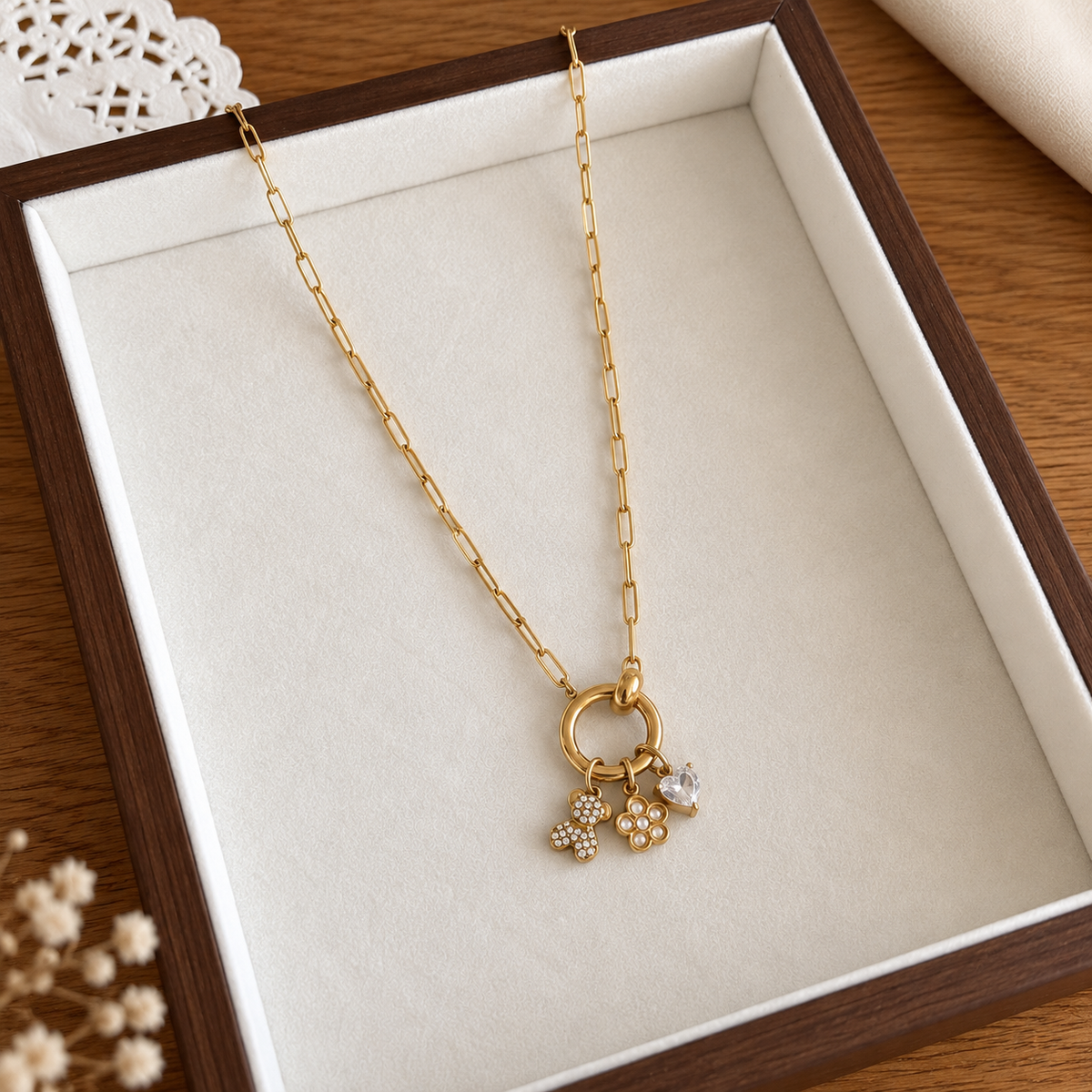 Verschiedene Charms-Anhänger von Hej Schmuck zum Selbstgestalten einer Kette