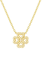 Elegante KARLA Halskette aus vergoldetem Edelstahl mit feinem Kleeblattanhänger und funkelnden Zirkonia-Steinen – Symbol für Glück und Stil.