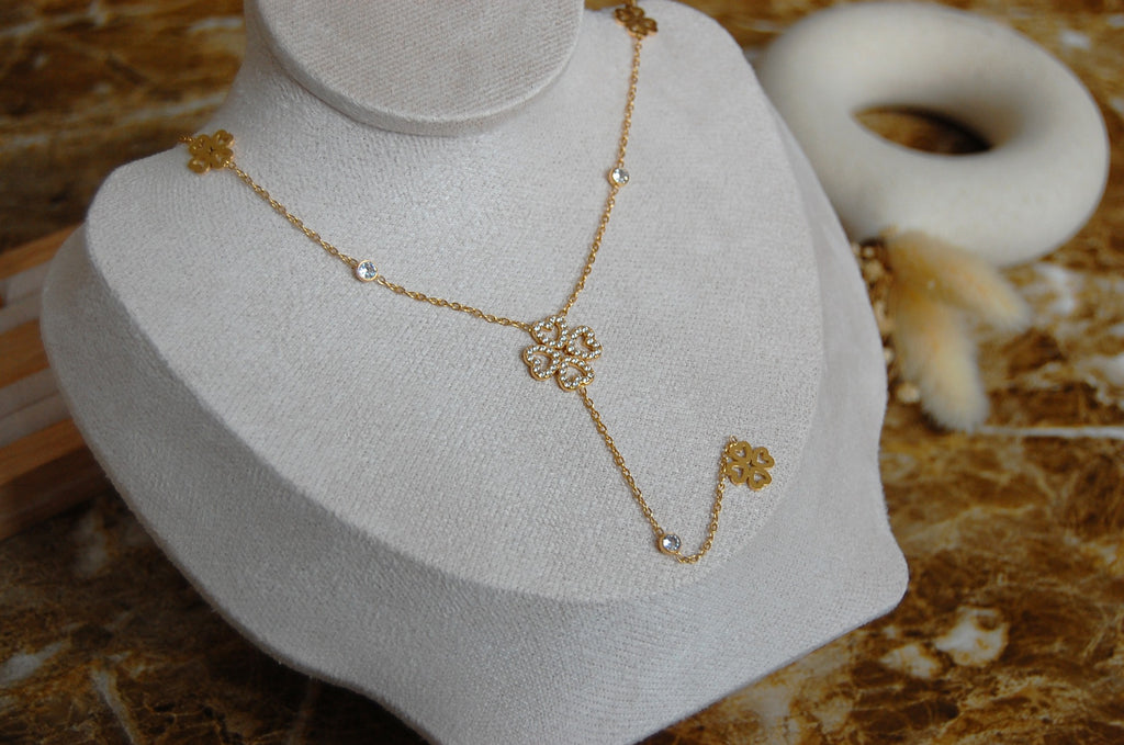 KARLA Y-Herz-Kleeblattkette aus hochwertigem Edelstahl, eleganter Y-Necklace mit Herz-Kleeblatt-Anhänger, romantischer Schmuck für Alltag und besondere Anlässe.