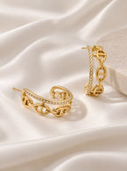 Leona Luxe Ohrringe Gold aus Edelstahl mit glitzernden Zirkonia-Steinreihen.