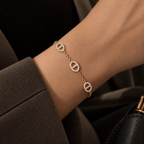 Tragebild Marine Pavé Armband 14k vergoldet am Handgelenk
