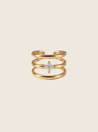 Verstellbarer Maya Ring in Gold aus 14k vergoldetem 316L Edelstahl mit Zirkonia-Blüte.