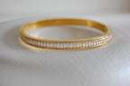 Pam Armreif – minimalistisches Gold-Bangle aus 18k vergoldetem Edelstahl mit funkelnden Zirkonia