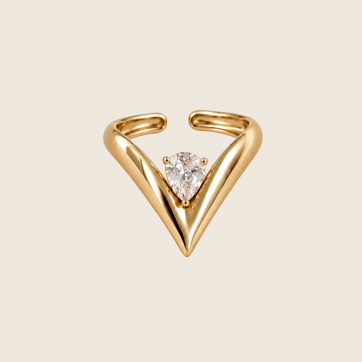 Frontansicht des Muse V-Rings in Gold mit geschliffenem Zirkonia-Stein.