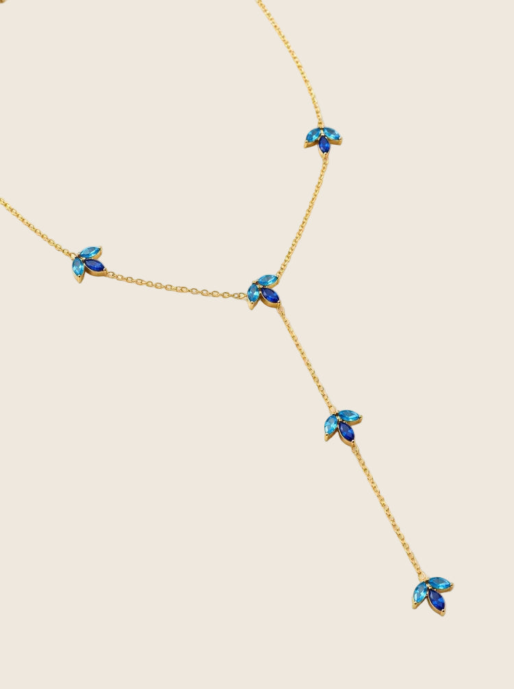 Theresa Y-Halskette aus 14k vergoldetem Edelstahl mit blauen Marquise-Zirkonia-Kristallen.