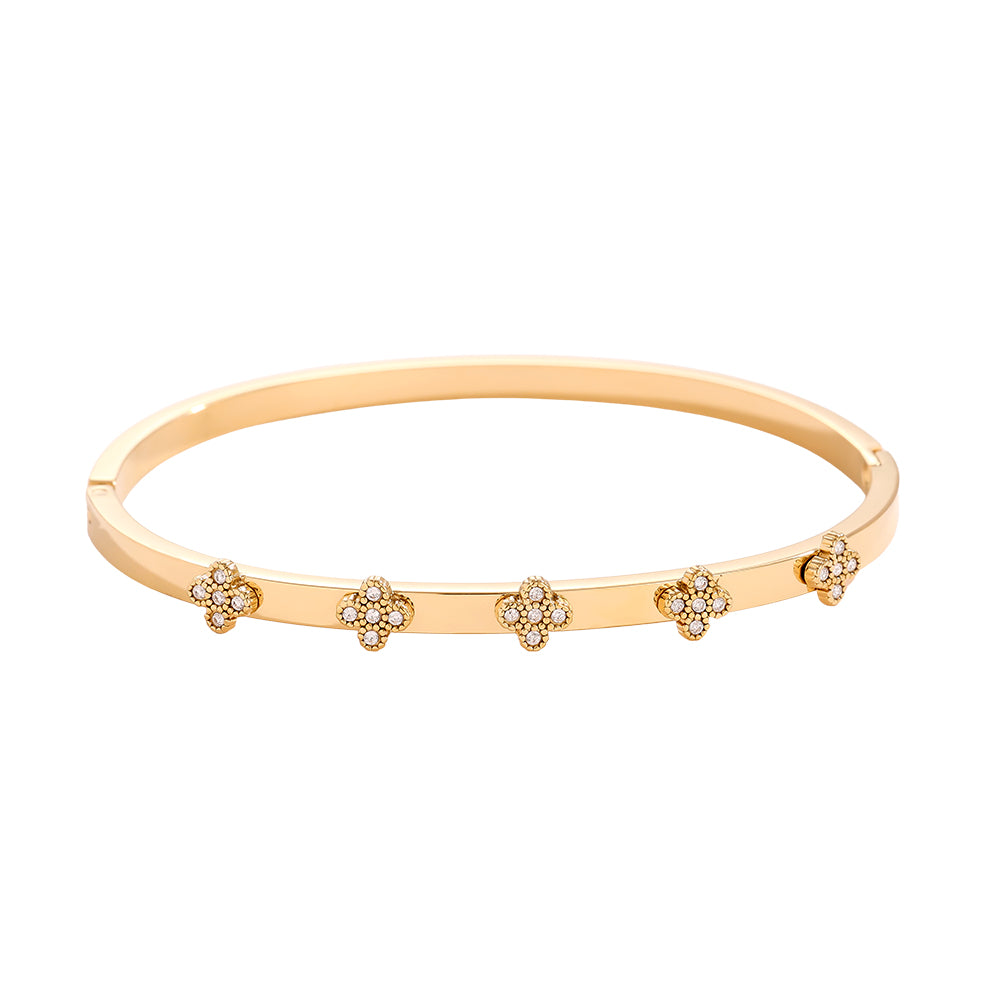Goldener Armreif Veronica mit Kleeblatt Anhänger, 14k vergoldeter Edelstahl, wasserfester Schmuck von Hejschmuck
