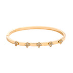 Goldener Armreif Veronica mit Kleeblatt Anhänger, 14k vergoldeter Edelstahl, wasserfester Schmuck von Hejschmuck